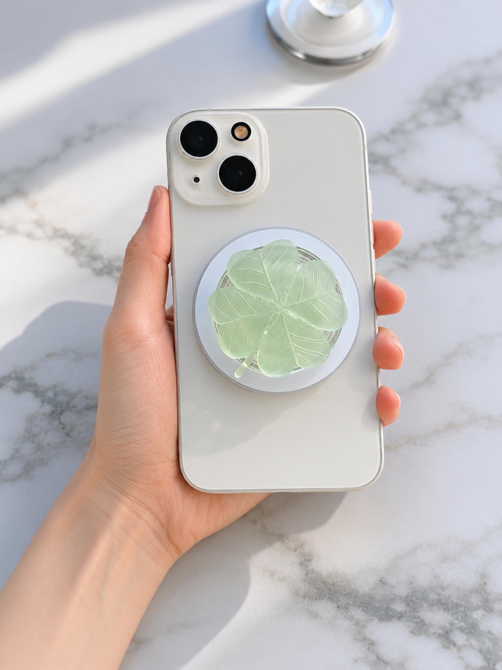 Clover Phone Grip | kindle grip | bookgirlie | girlgrip