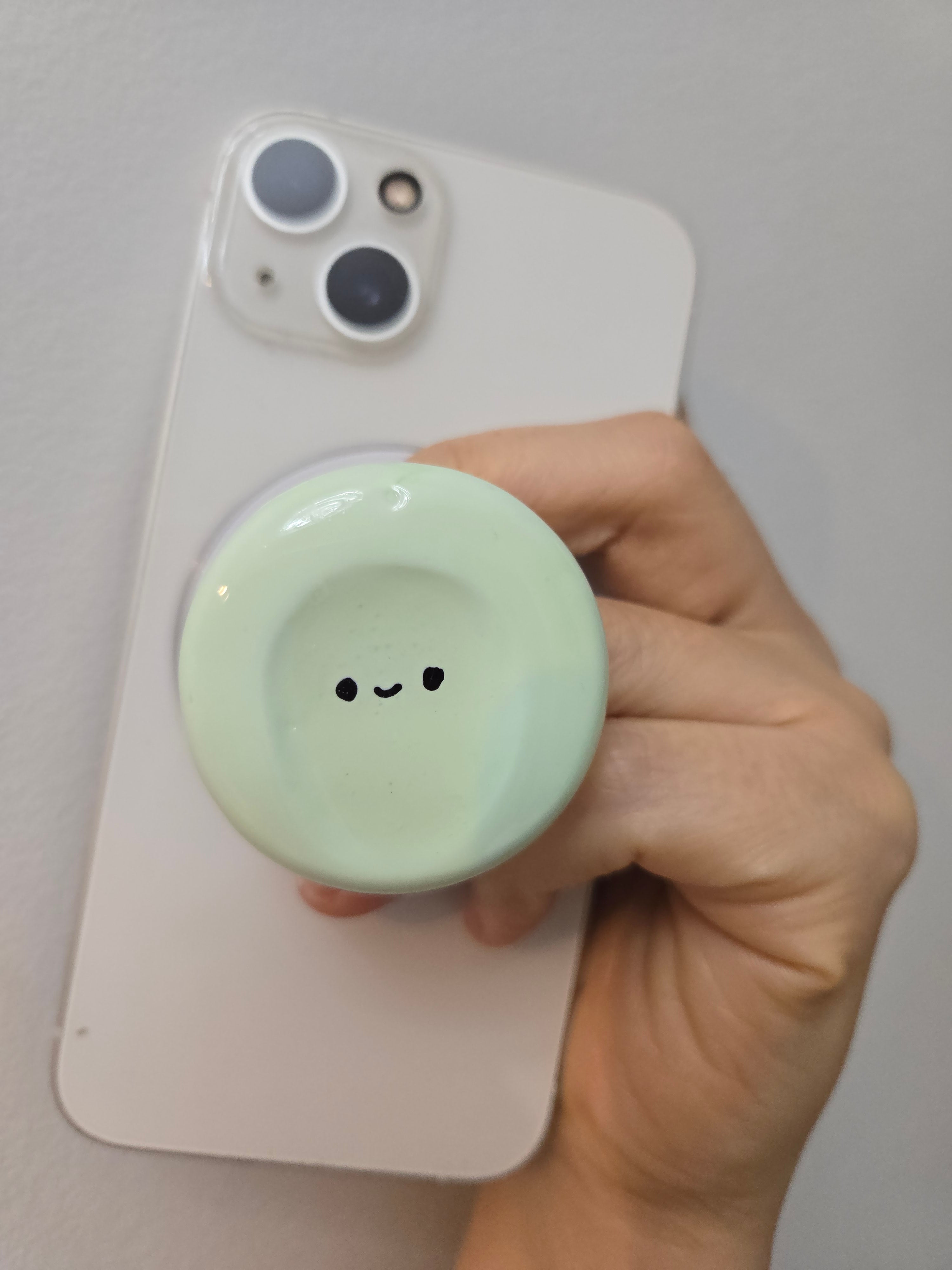 Smile - kawaii Worry Stone Phone Grip – Anxiety Relief Stand