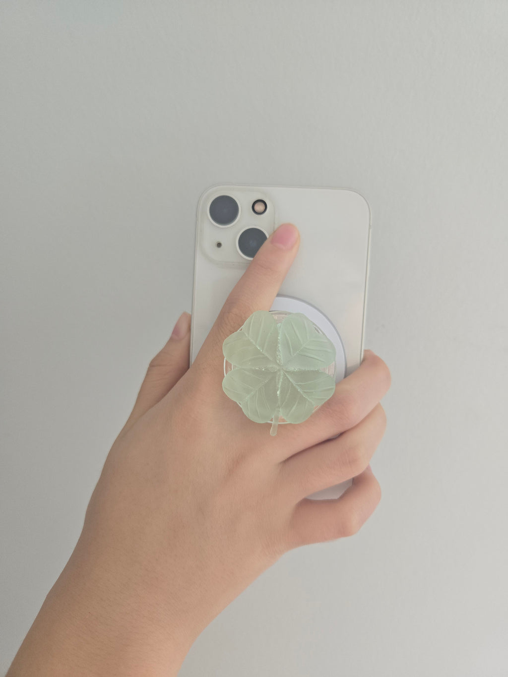 Clover Phone Grip | kindle grip | bookgirlie | girlgrip