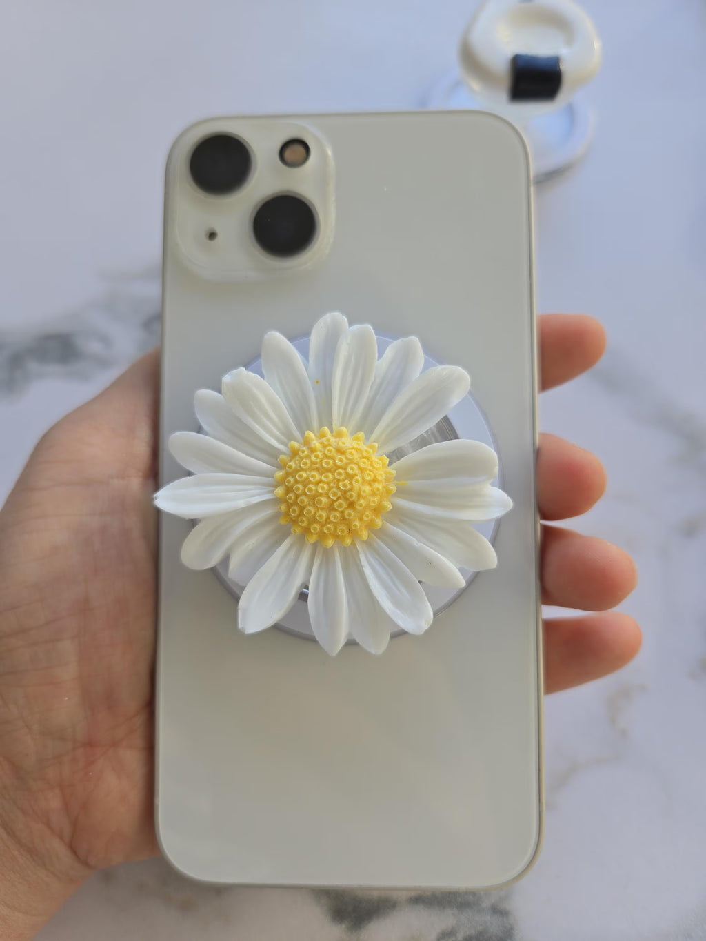Daisy Phone Grip | Magnetic, Adhesive Kindle grip | Girl Grip
