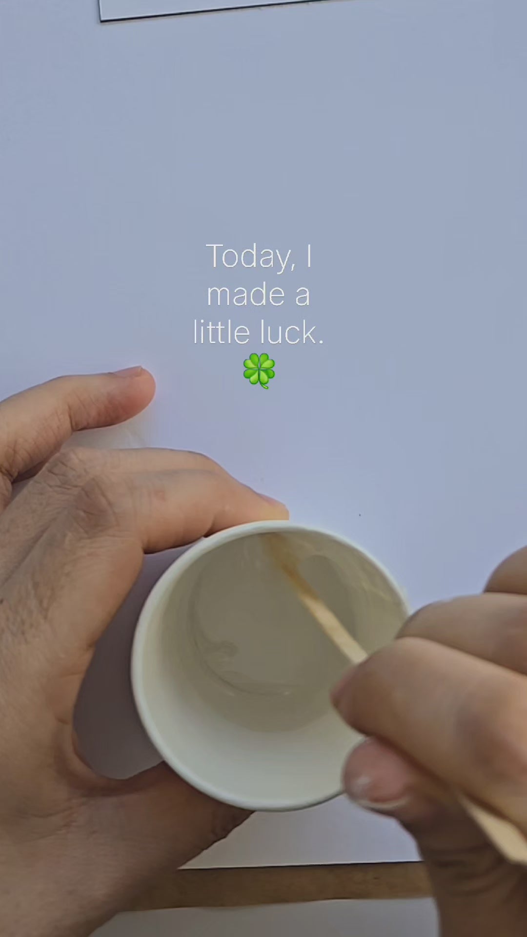 Clover Phone Grip | kindle grip | bookgirlie | girlgrip